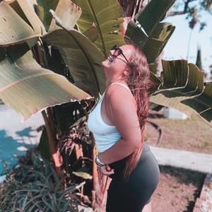 Meet your Posher, Lisia